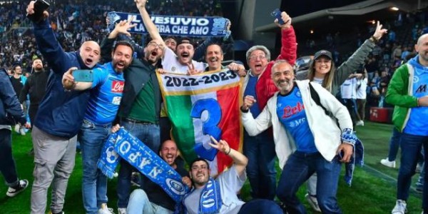 百家乐APP下载-【现场】夺冠庆典变闹剧，那不勒斯的庆祝才刚开始！