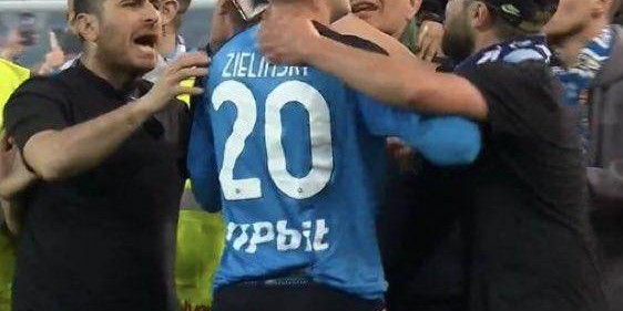 百家乐APP下载-【现场】夺冠庆典变闹剧，那不勒斯的庆祝才刚开始！