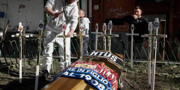 百家乐APP下载-【现场】夺冠庆典变闹剧，那不勒斯的庆祝才刚开始！