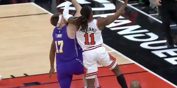 百家乐平台-蒂米被打到面部走回更衣室，裁判回看吹多森姆普通进攻犯规