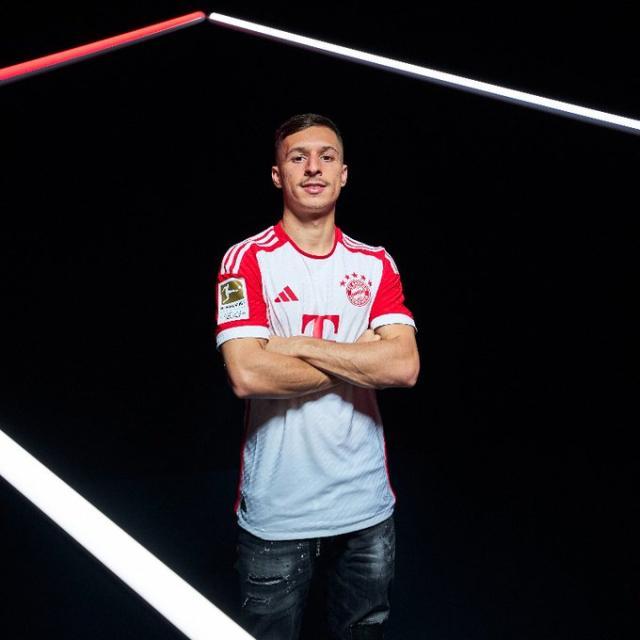 1706866900571002581.jpg 1706866893147.jpg